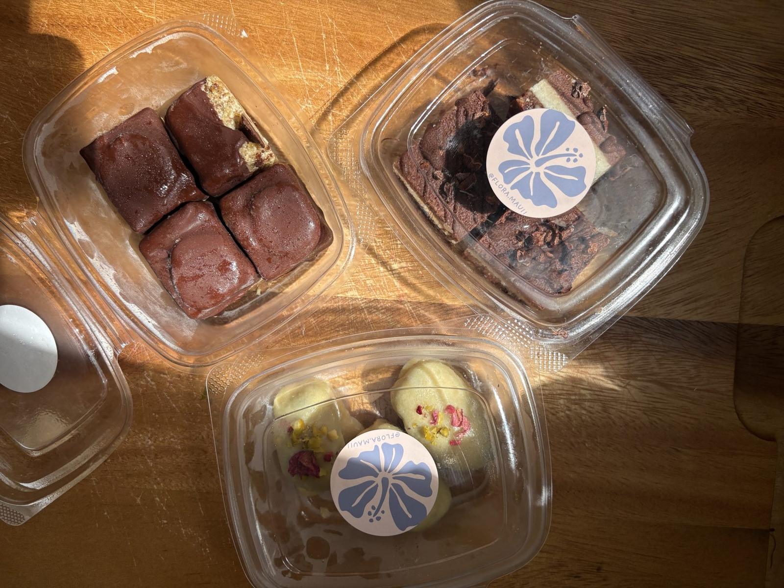 Three Flöra boxes with bites, bars and date bonbons, sealed with the hibiscus sticker