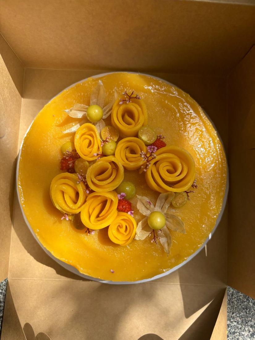 Lilikoi & Mango cake with mango roses